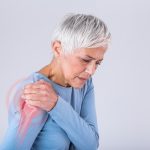 5 Alat Bantu yang Membantu Meredakan Nyeri Bahu