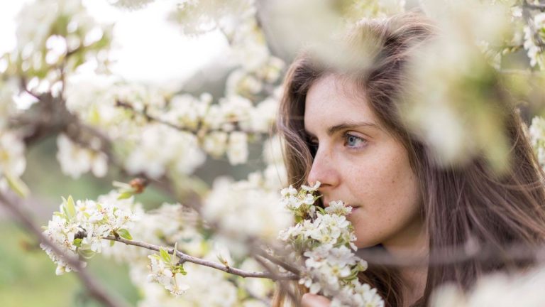 5 Cara Menenangkan Hidung Sensitif terhadap Bau Menyengat