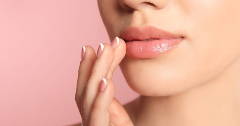 10 Kebiasaan Sehat untuk Bibir Lembap dan Merona Alami